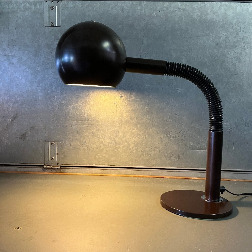 Vintage Hala bruin metalen bollamp jaren 60 70, Huis en Inrichting, Lampen | Tafellampen, Hala Zeist, Gebruikt, Bollamp, Bureaulamp