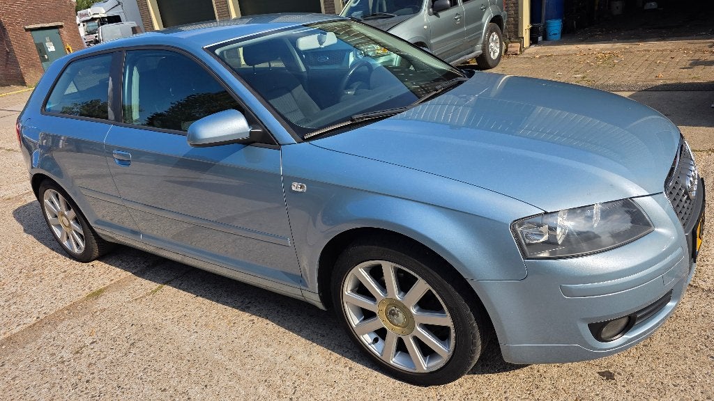 Audi A3 1.6 FSi 2006 Airco Cruise control 6 Bak  Inruil Mog., Voorwielaandrijving, Zwart, Blauw, Origineel Nederlands