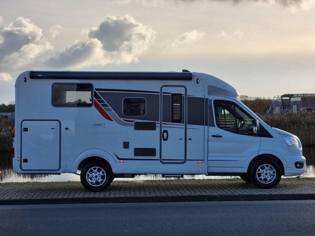Bürstner Lineo T 620 G, Caravans en Kamperen, Automaat, Standaard zit, Ringverwarming, Airbags