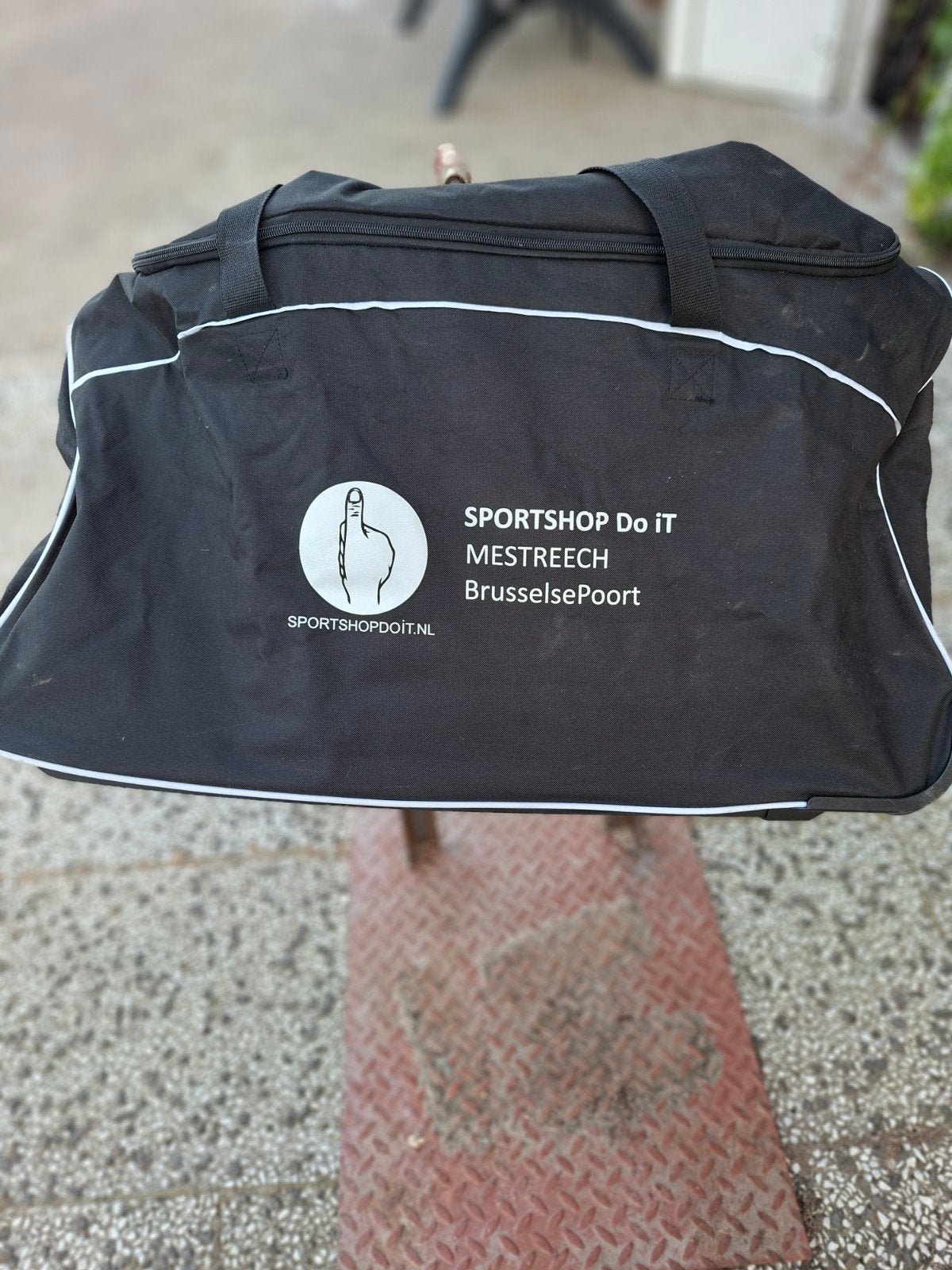 Sporttas met wielen, Ophalen