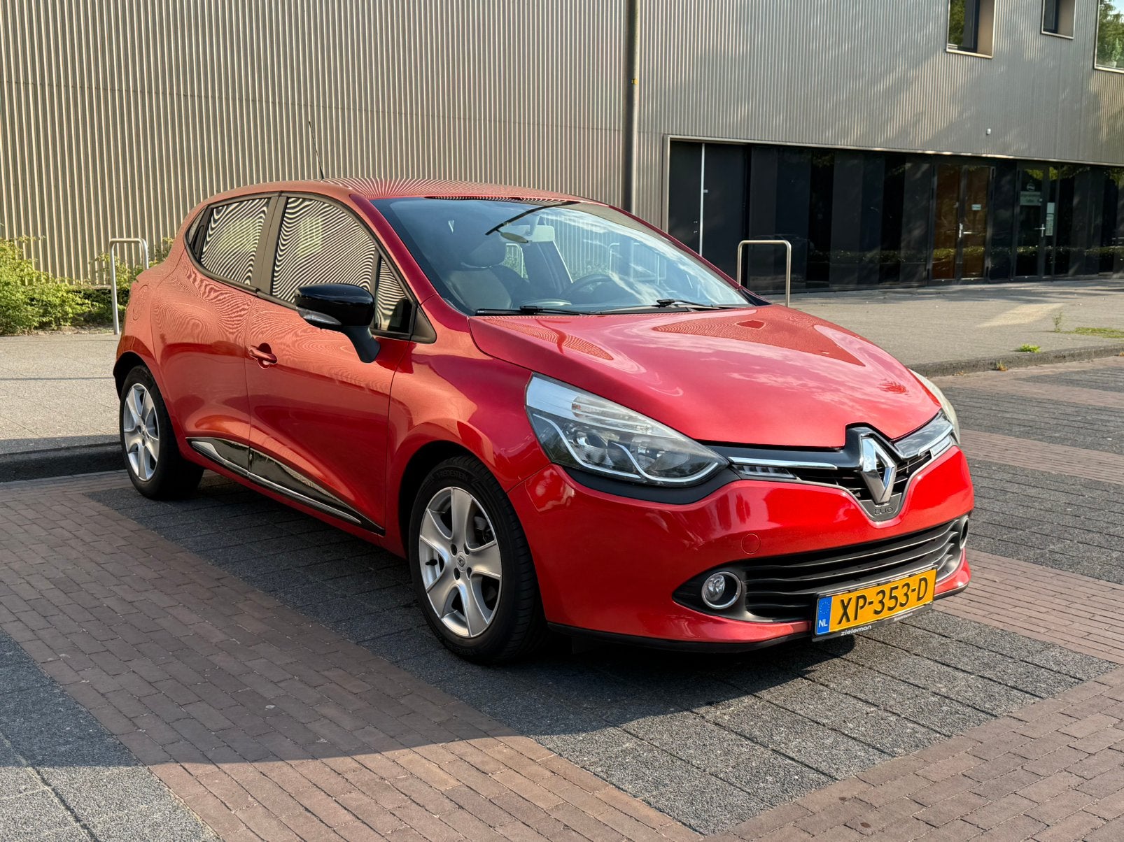 Renault Clio 0.9 TCE 2013 | Airco, Cruise Control, Navigatie, Auto's, Renault, Voorwielaandrijving, Stof, 40 €/maand, Zwart