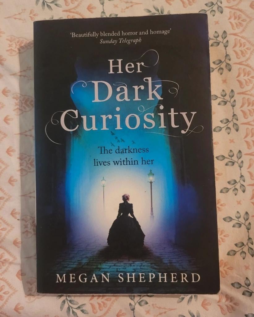Her Dark Curiosity - Megan Shepherd (Engels), Ophalen of Verzenden, Zo goed als nieuw, Megan Shepherd, Europa overig