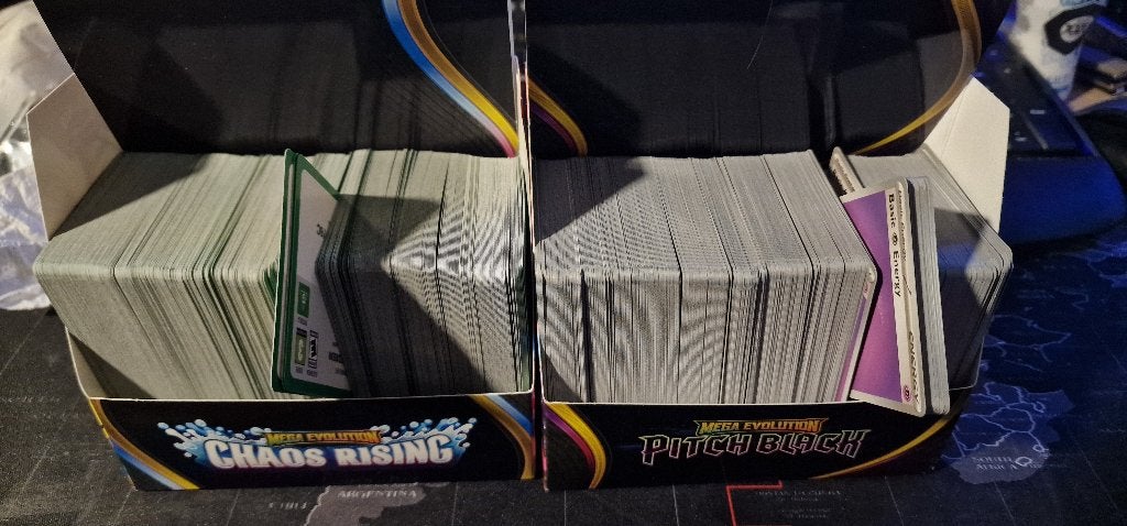 Pokémon TCG - 2 booster boxen vol met code cards en energy, Ophalen, Nieuw, Meerdere kaarten