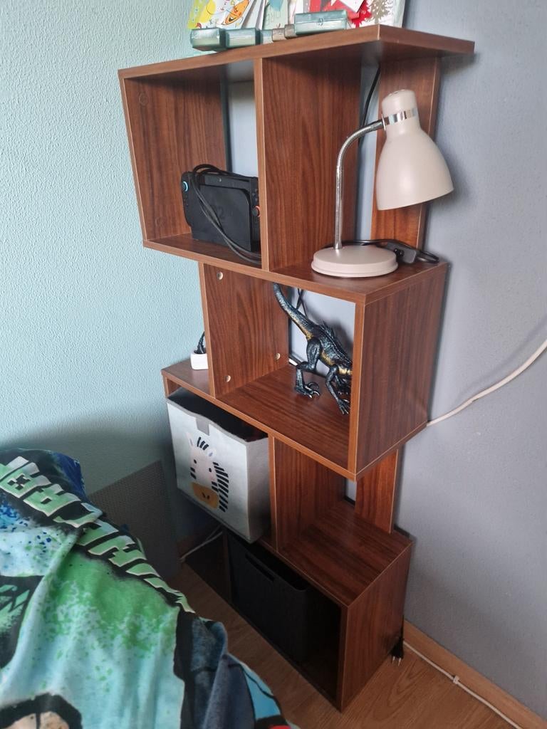 Uniek zigzag rek/boekenkast - modern en functioneel, Met plank(en), Gebruikt, Modern, Zigzag, 150 tot 200 cm