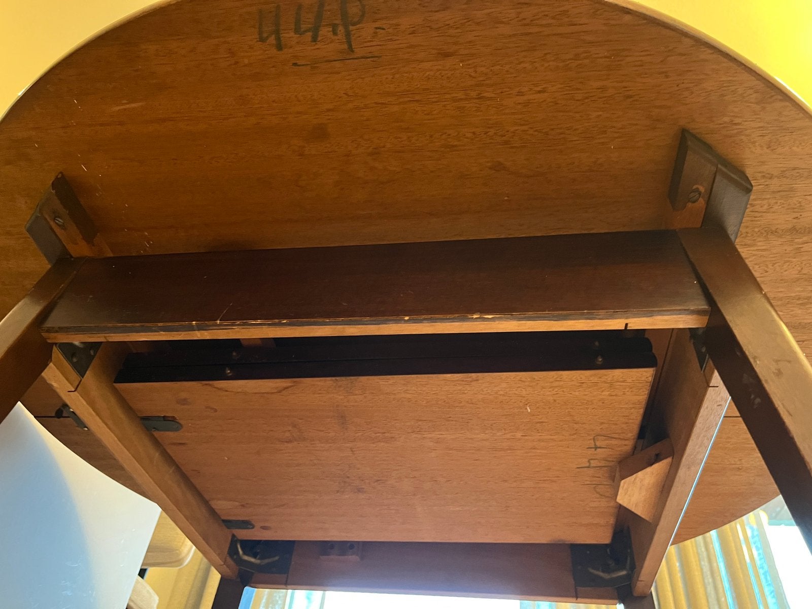 Foto 4 van Vintage jaren 50 uitschuifbare ronde eettafel – Dutch design