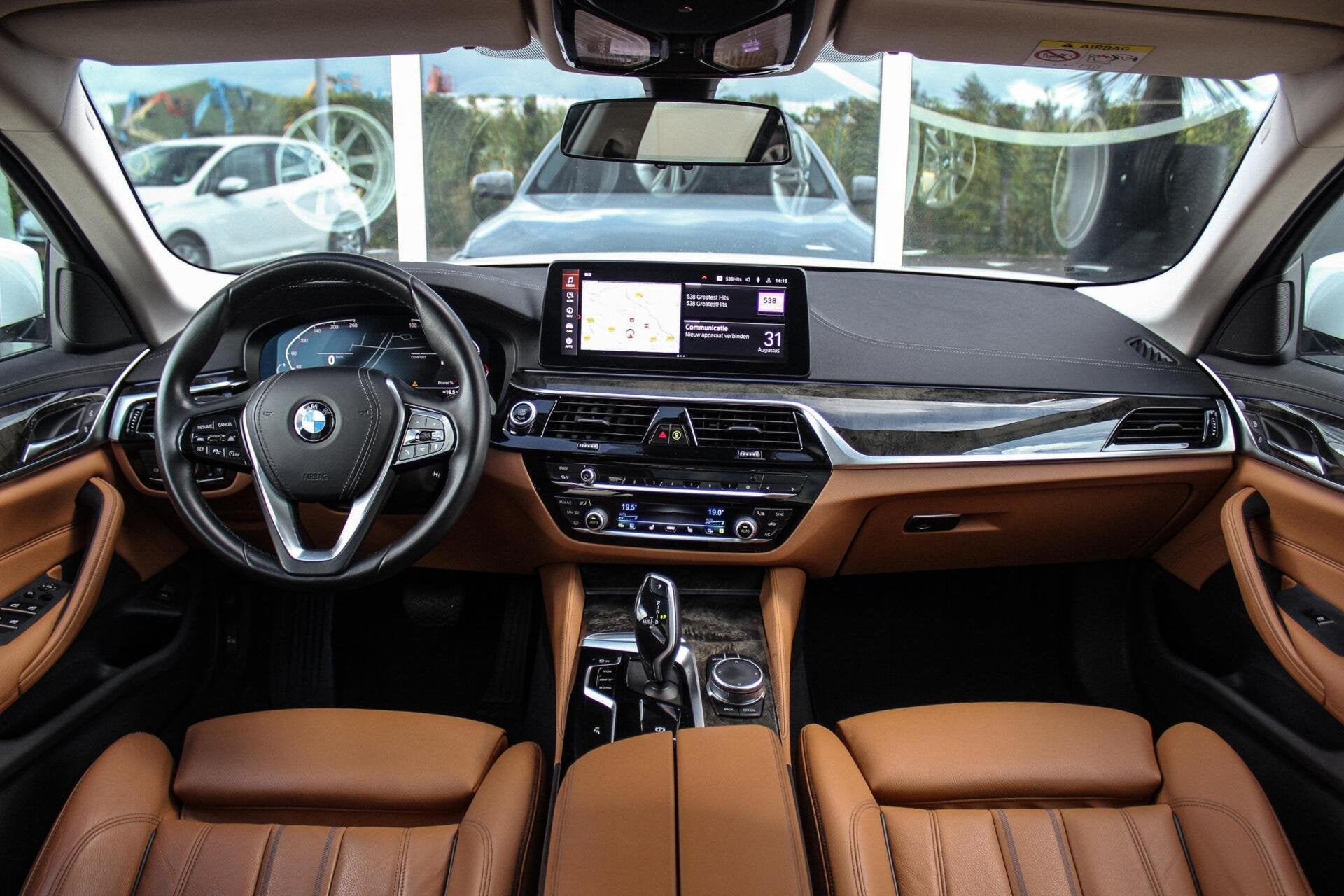 Foto 3 van BMW 5-serie Touring 540i xDrive High Executive Luxury-Line |