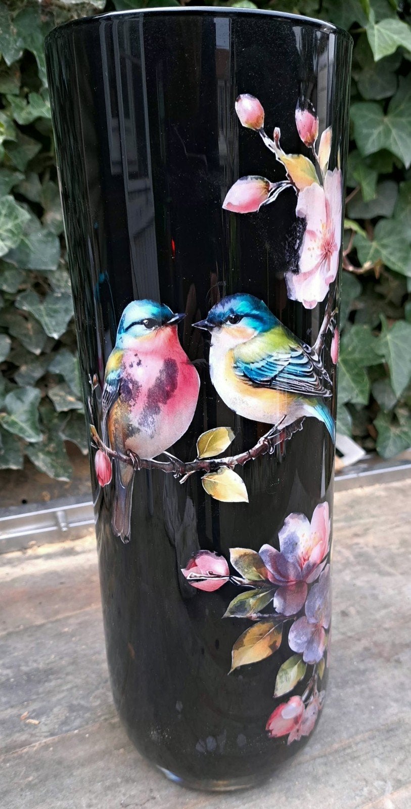 Zwarte vaas met vogel- en bloemmotief, Met patroon/structuur, Zwart, Ophalen of Verzenden, Glas