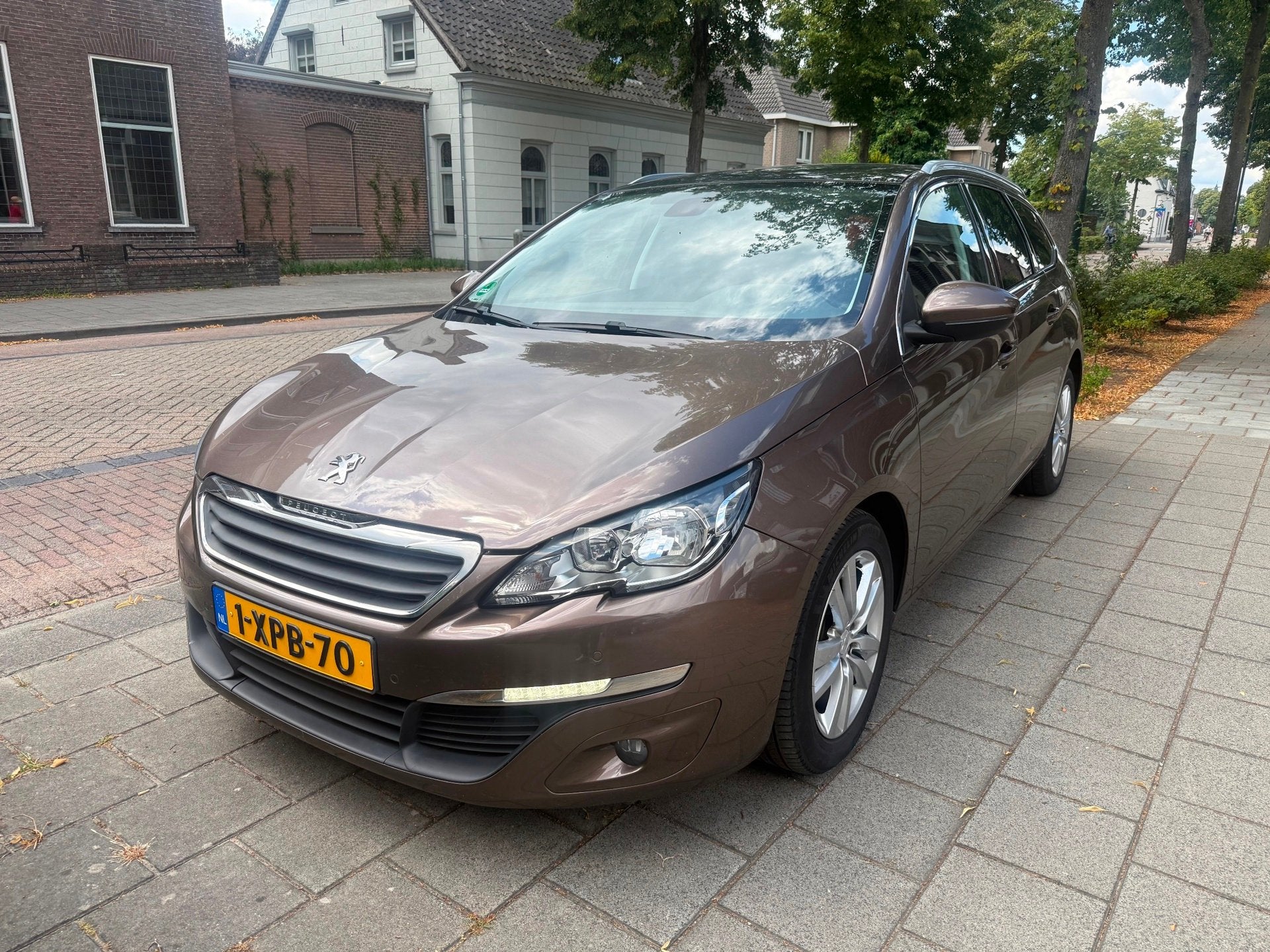 Peugeot 308 SW 1.2 e-THP Blue Lease Executive AUTOMAAT EERST, Auto's, Peugeot, Dealer onderhouden, Gebruikt, 1199 cc, Bruin
