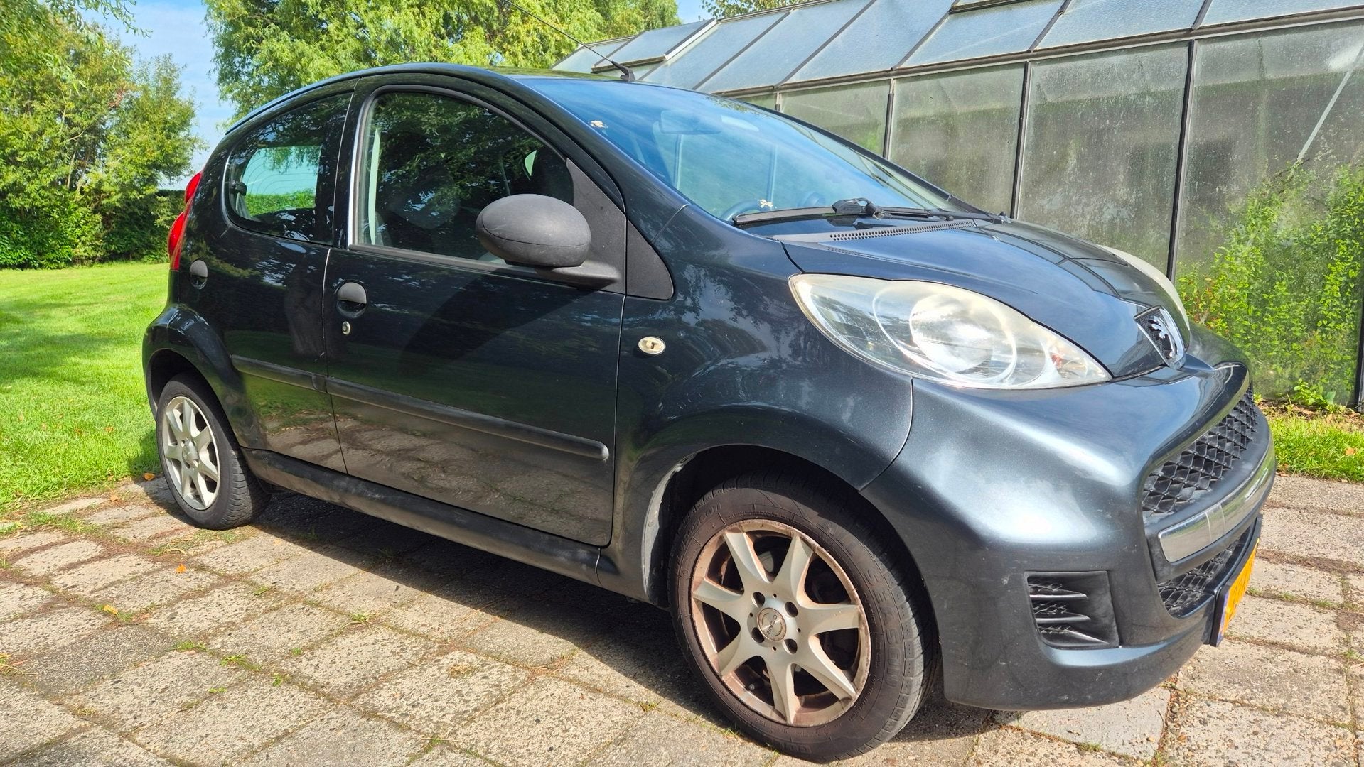 Peugeot 107 1.0-12V XR NIEUWE APK 5 DEURS DISTR KETTING, Voorwielaandrijving, Gebruikt, 4 stoelen, 68 pk