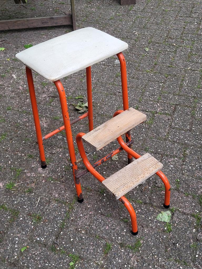 Vintage oranje keukentrapje met 2 treden, Ophalen, Gebruikt, Trap, Minder dan 2 meter
