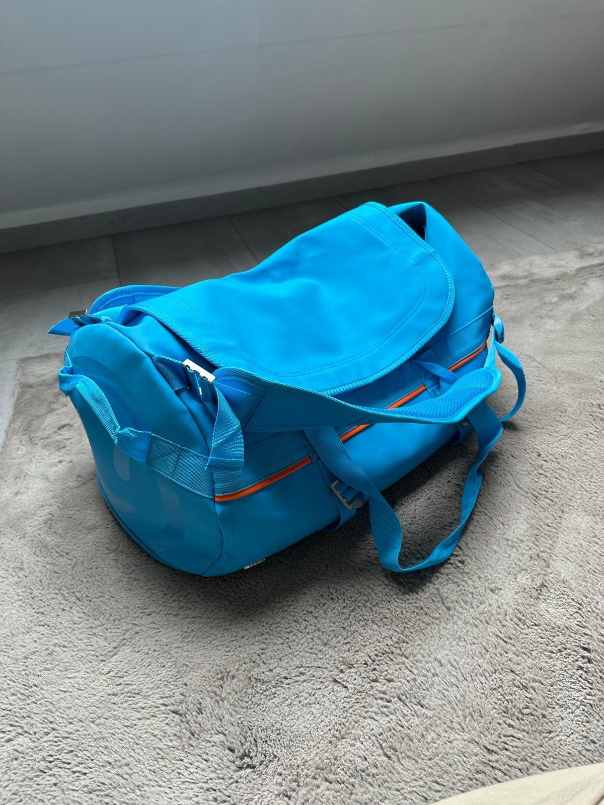 Grote Coolblue tas met strandhandoek en frisbee, Ophalen, 30 cm of meer, Gebruikt, Blauw