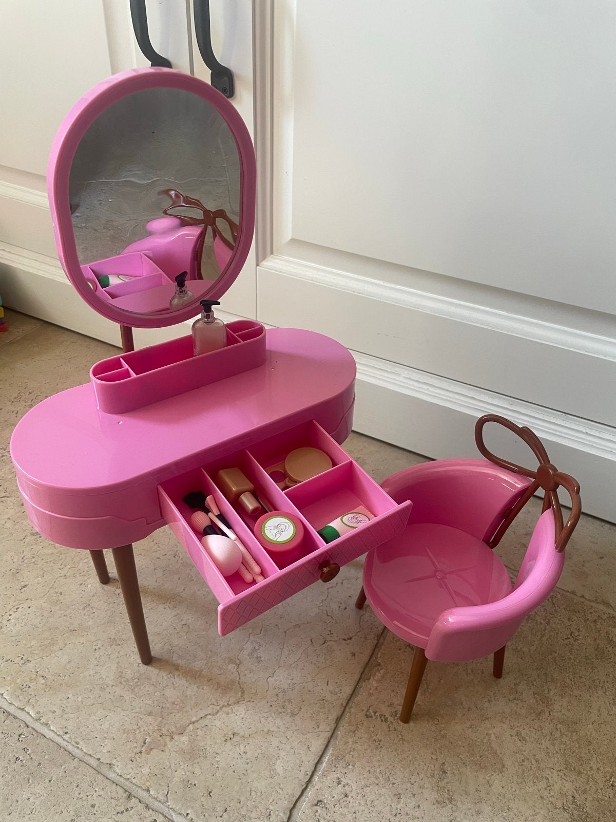 Roze kaptafel met stoeltje voor poppen, Ophalen of Verzenden, Gebruikt, Overige typen