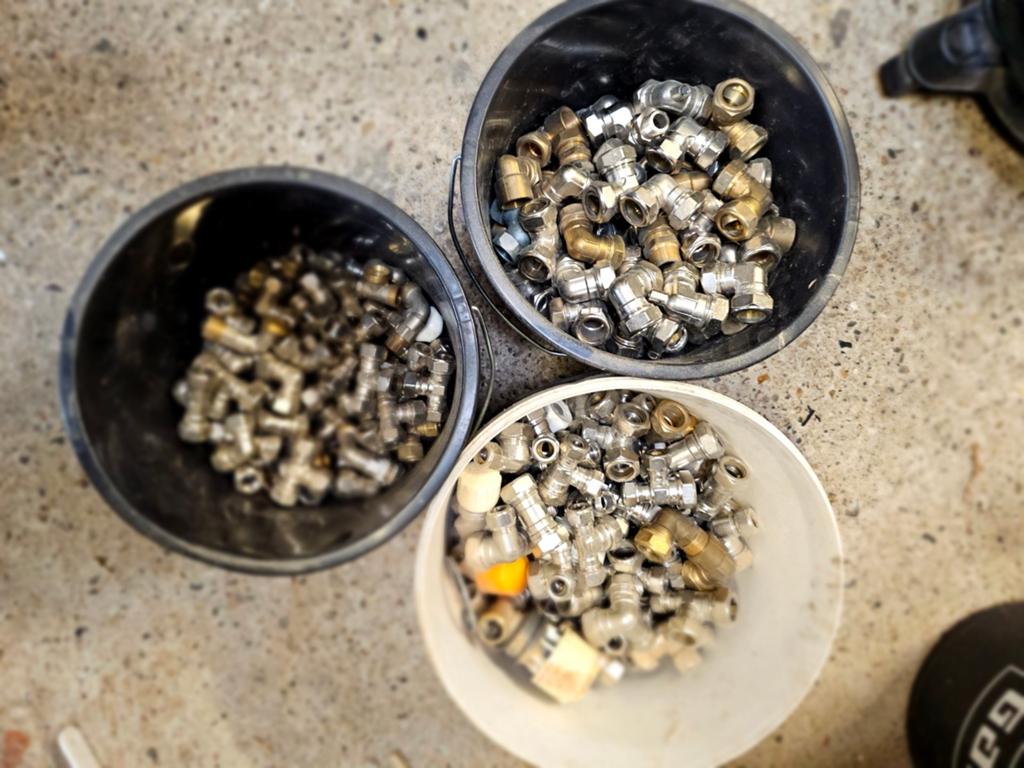 44kg Knelkoppelingen 15 en 22mm. Diverse maten en types, Doe-het-zelf en Verbouw, IJzerwaren en Bevestigingsmiddelen, Zo goed als nieuw