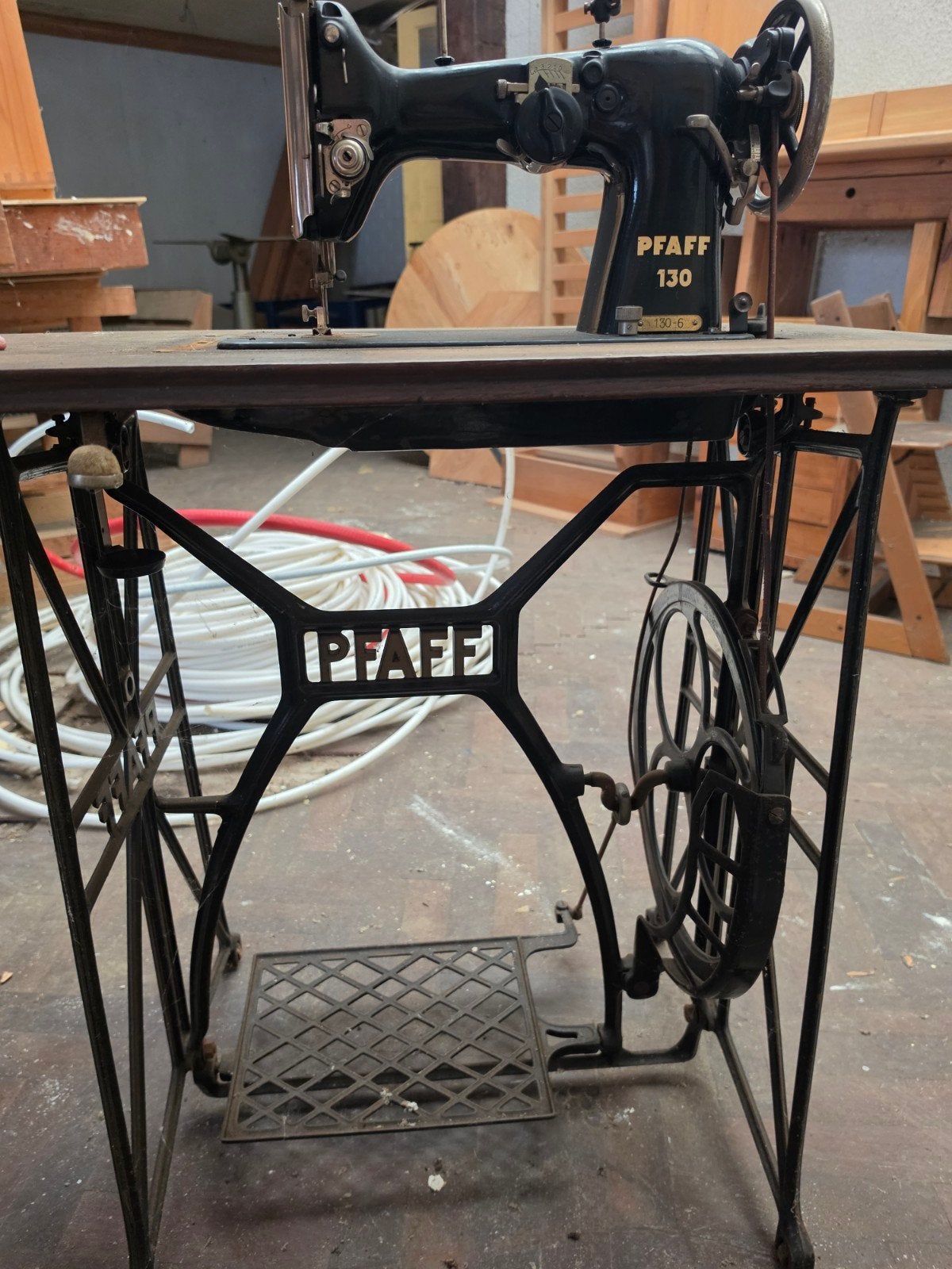 Originele Pfaff 130 Naaimachine met Stalen Onderstel, Ophalen
