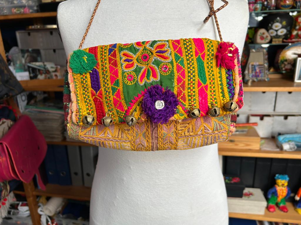 Geborduurd india tasje vintage, Ophalen of Verzenden, Gebruikt, Overige kleuren, Schoudertasje