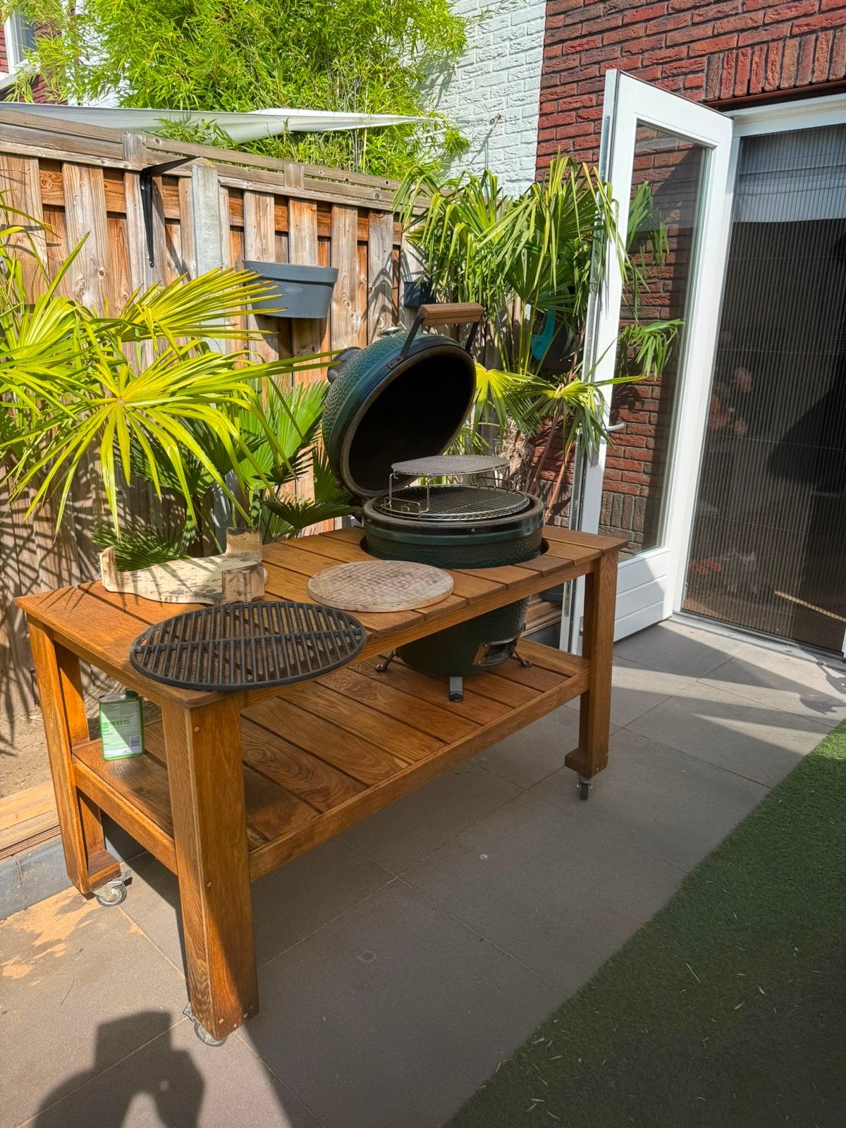 Big Green Egg Large met onderstel en hoes, Ophalen, Gebruikt, Met accessoires