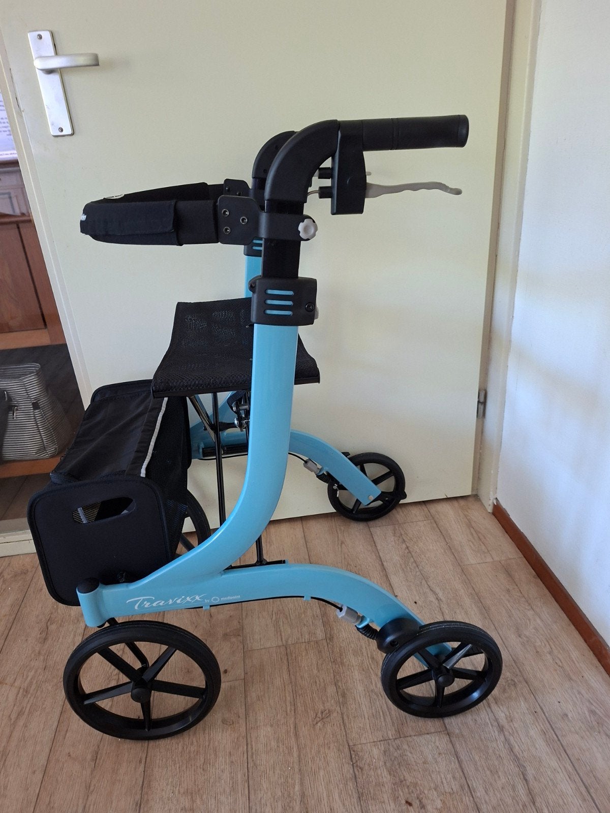 travixx lichtgewicht rollator nieuwstaat, Ophalen, Lichtgewicht, Zo goed als nieuw
