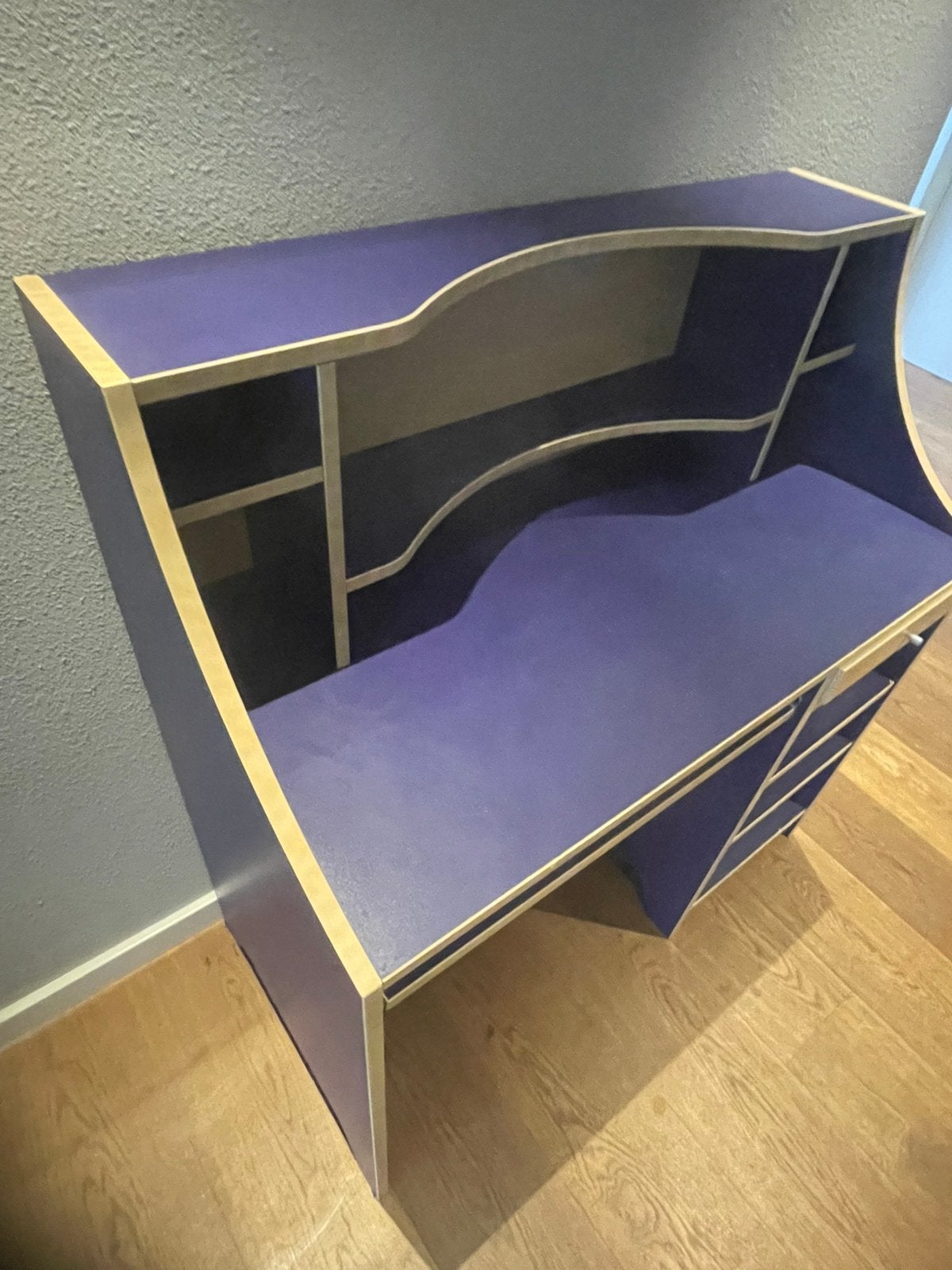 Bureau Ikea, chique uitgevoerd, Ophalen, Gebruikt