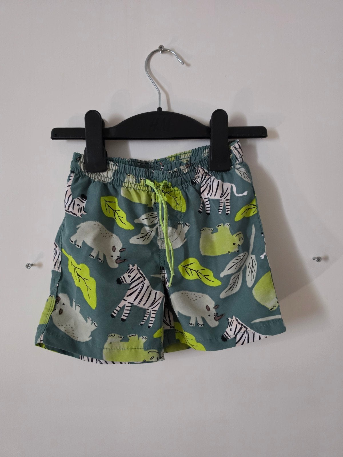 Hema baby zwembroek groen met dieren print 86-92, Broekje, Ophalen of Verzenden, Zo goed als nieuw, Hema