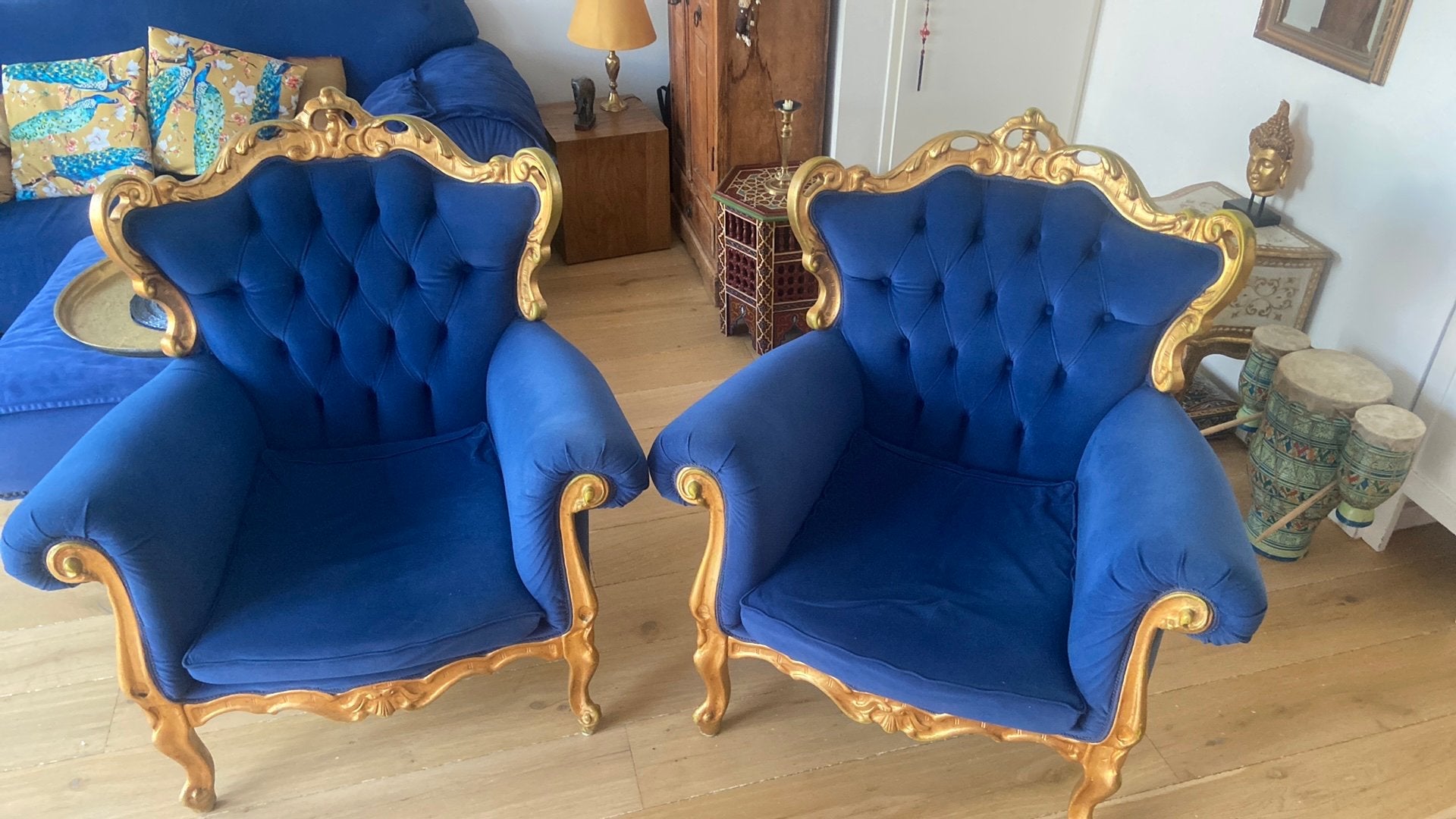 2 Sierlijke blauwe fauteuils met gouden details, Ophalen, Gebruikt, Stof, 75 tot 100 cm