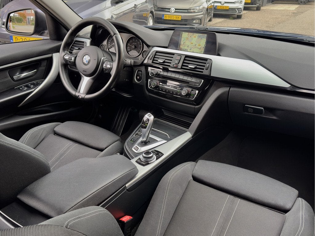 BMW 3-serie 330e AUT8 M-SPORT HIGH EXECUTIVE LEDER NAVI SPOR, Auto's, BMW, Automaat, 1998 cc, Achterwielaandrijving, Gebruikt