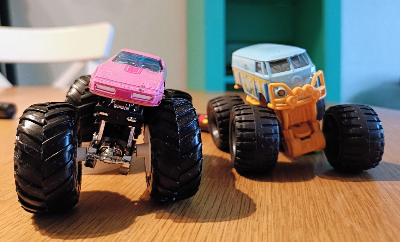 Duo Monster Truck Barbie Corvette en VW Ice Cream Van, Ophalen of Verzenden, Gebruikt, Auto