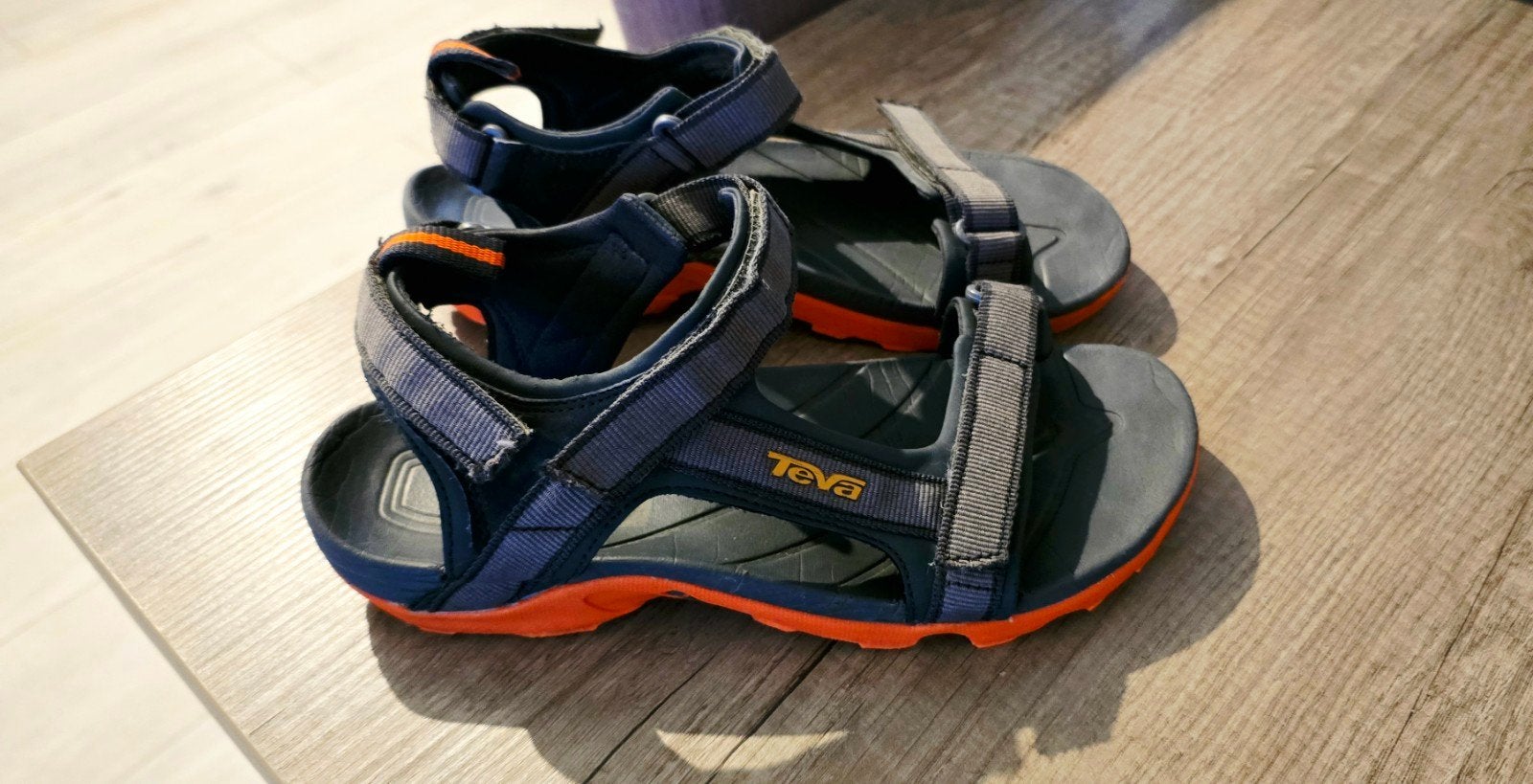 2 paar Teva Hurricane Sandalen maat 38/39 (24,3cm), Ophalen of Verzenden