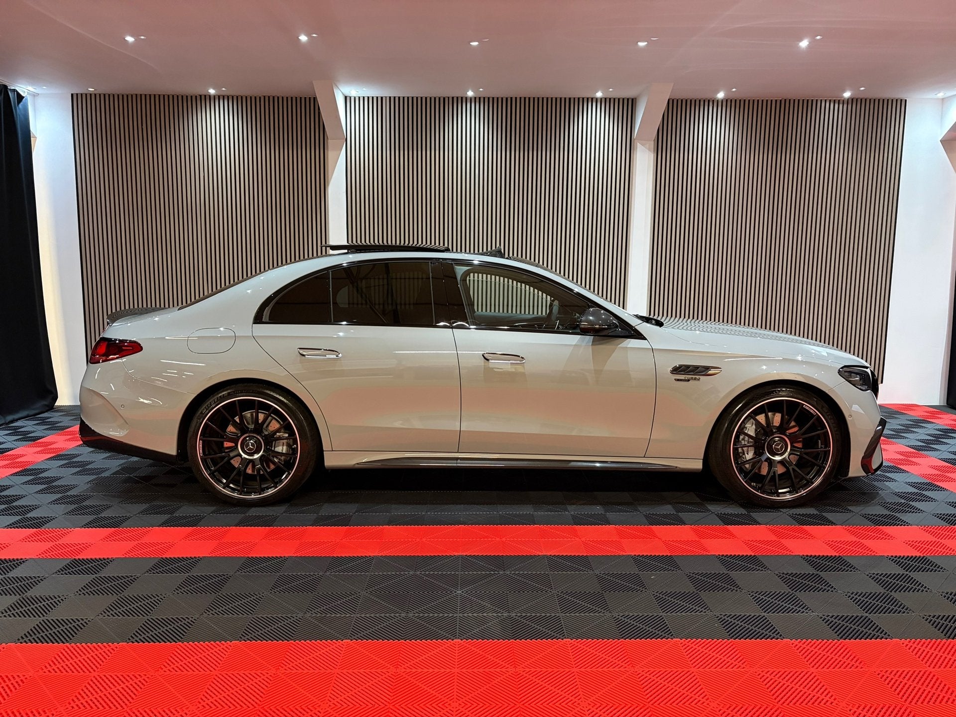 Mercedes-Benz E-klasse AMG 53 4MATIC+ Edition 1 Carbon////, Auto's, Automaat, Dealer onderhouden, Gebruikt, 21 kWh