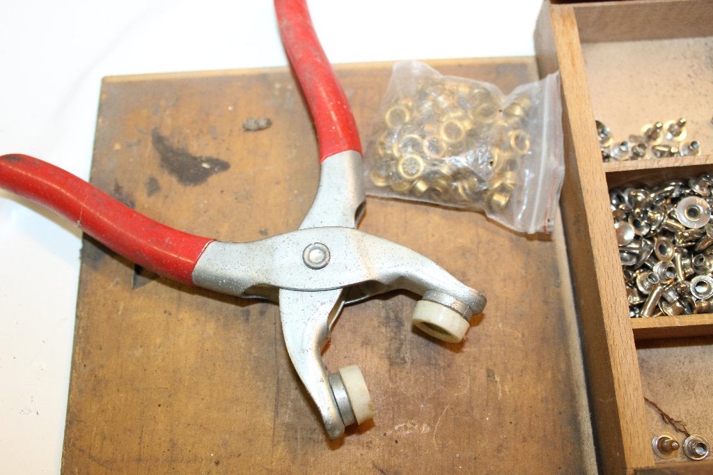 Festelmaker en Gatenmaker met diverse festels, leerbewerking, Ophalen of Verzenden, Gebruikt