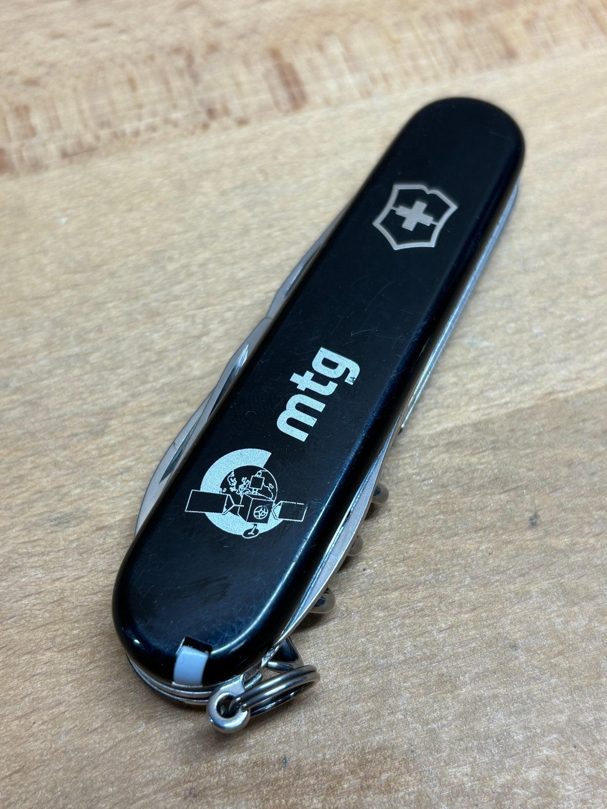 Victorinox Zwitsers Zakmes - Zwart met MTG Logo, Gebruikt, Ophalen of Verzenden, V, V