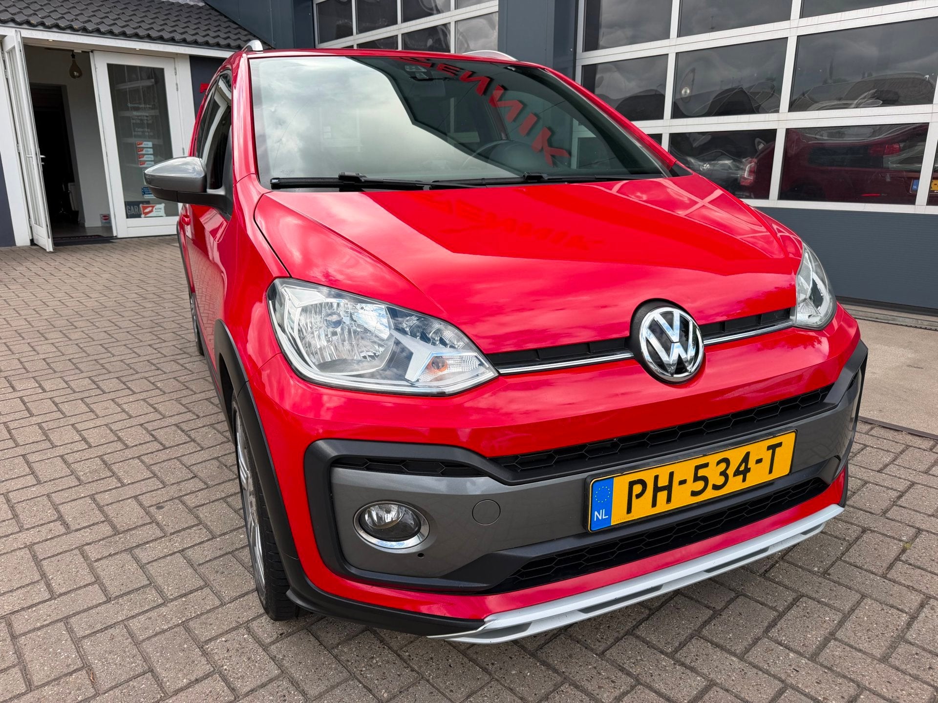 Volkswagen Up! 1.0 BMT cross up! / Camera / Cruise / Clima /, Auto's, Dealer onderhouden, Stof, Gebruikt, 4 stoelen