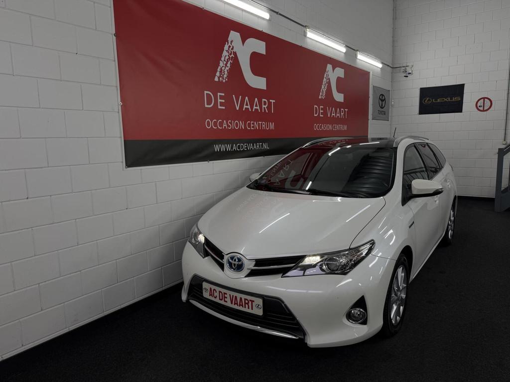 Toyota Auris 1.8 Hybrid Lease+ - NAVI/PANODAK/CAMERA/NAP, Auto's, Toyota, Euro 5, 136 pk, Gebruikt, Wit