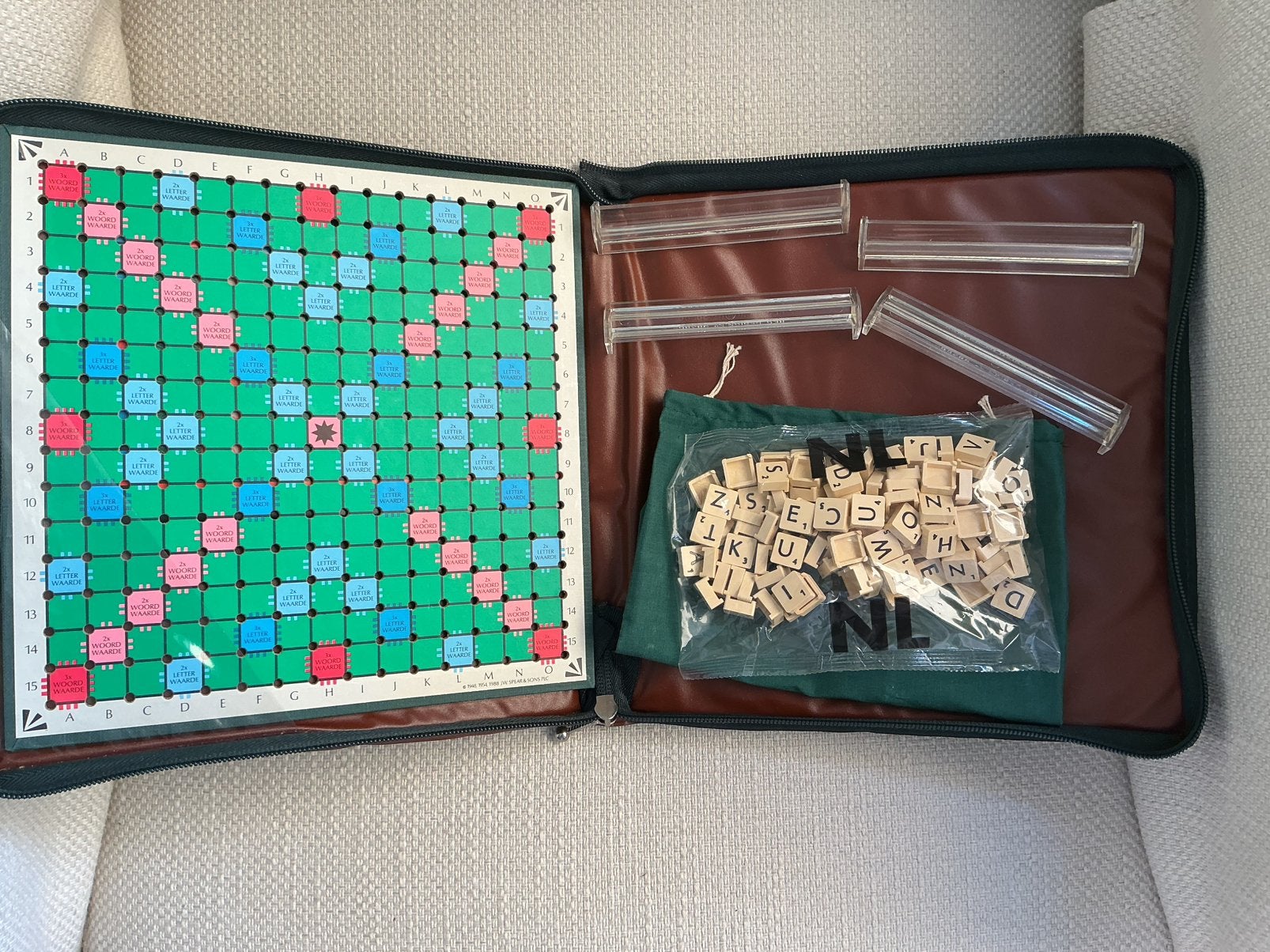 Scrabble reiseditie in etui bord 22x22 cm compleet en NIEUW, Ophalen of Verzenden, Nieuw