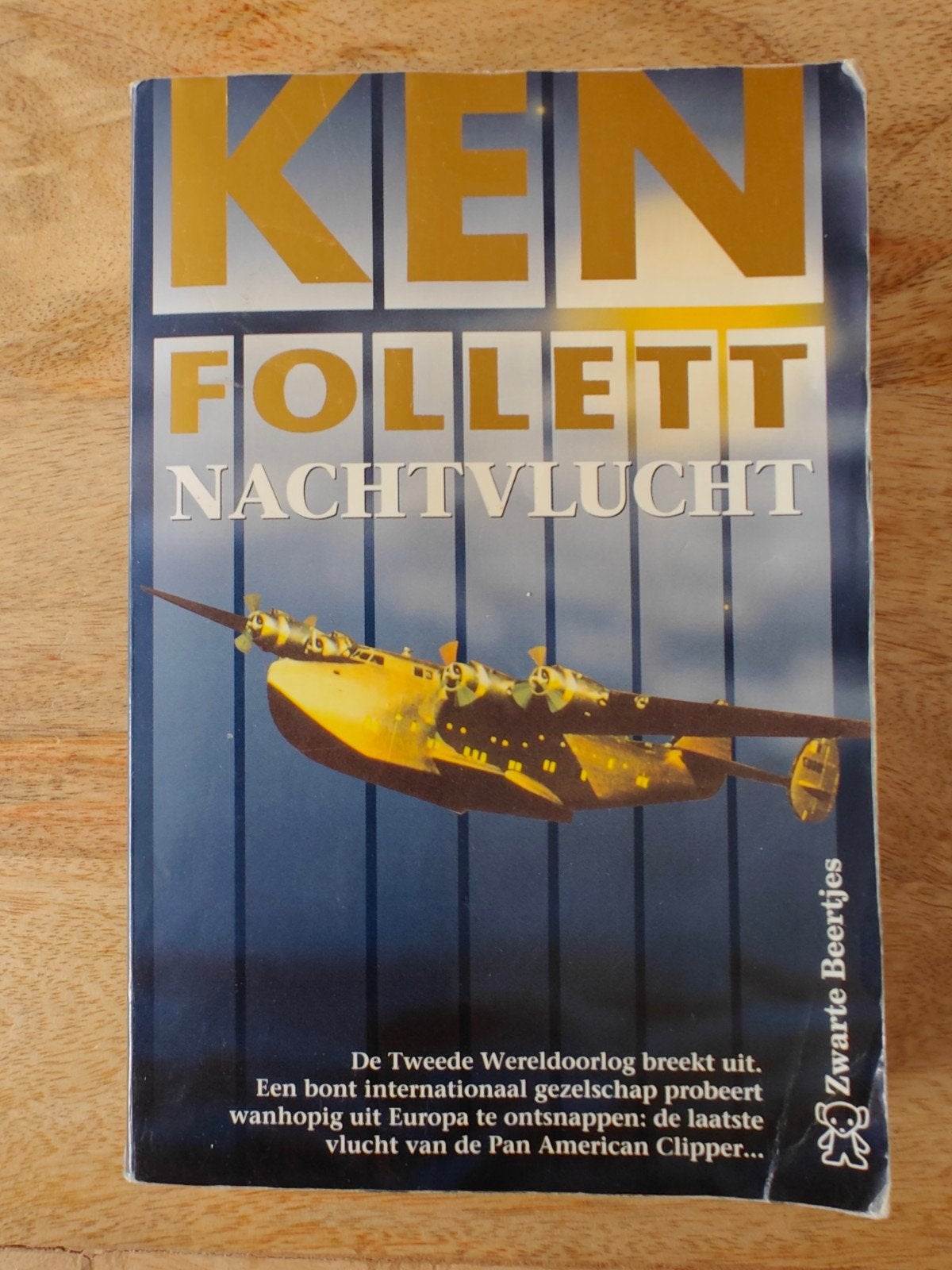 Nachtvlucht - Ken Follett (Zwarte Beertjes), Boeken, Ophalen of Verzenden, Gelezen, Ken Follett