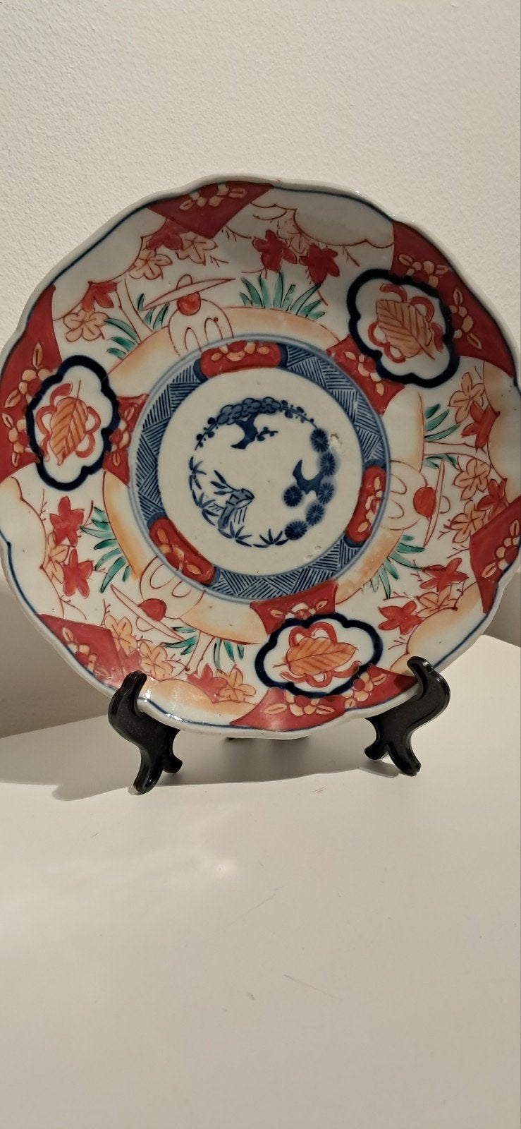 Antiek Japans Imari bord met bloemmotieven, Ophalen of Verzenden