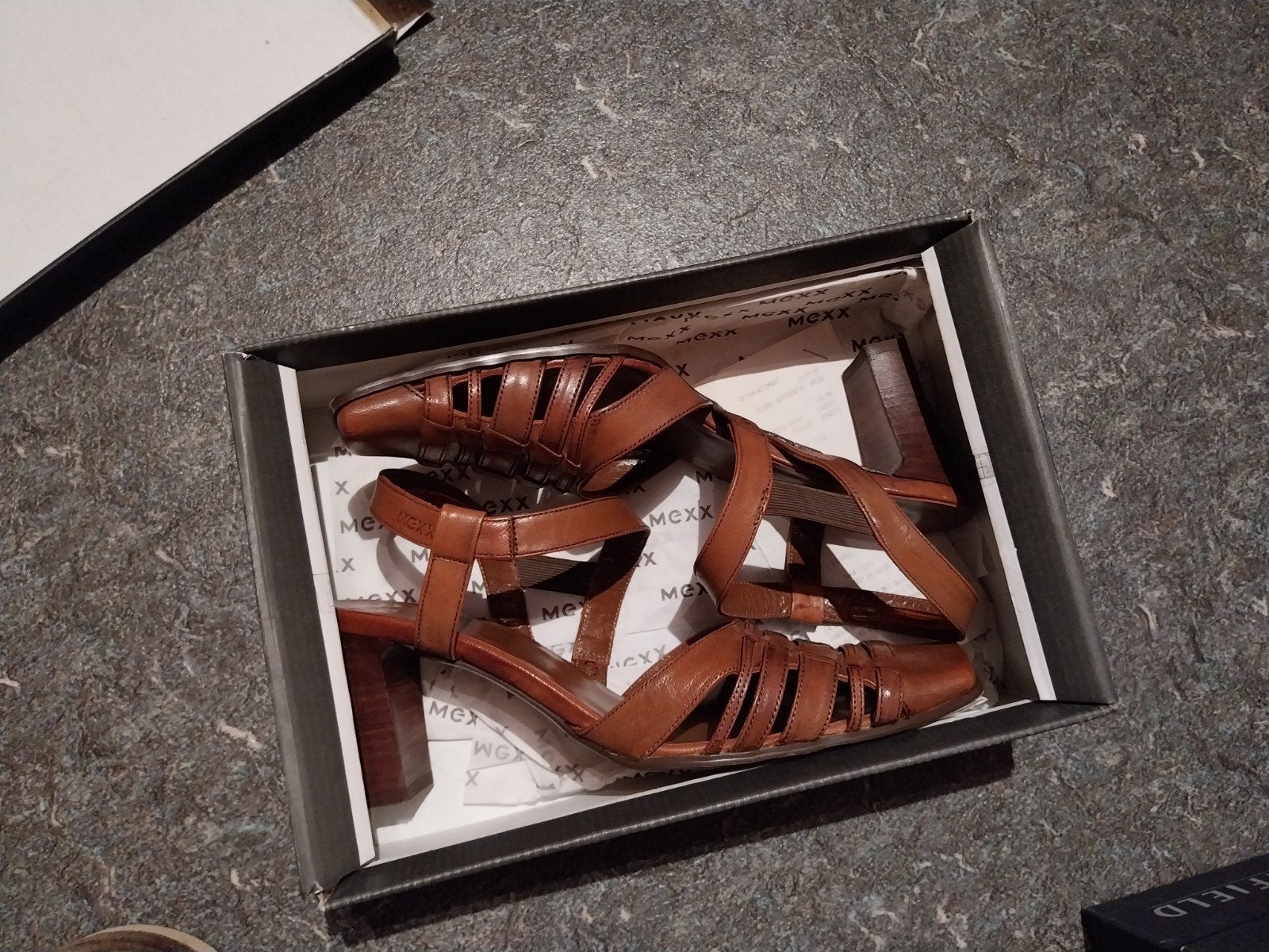 Mooie cognac-kleurige sandalen met hak maat 39, Bruin, Zo goed als nieuw, Manfield, Sandalen of Muiltjes