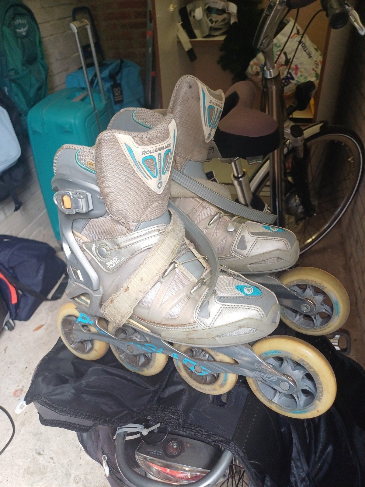skates maat 42 ( valt klein)  merk rollerblade, Ophalen of Verzenden