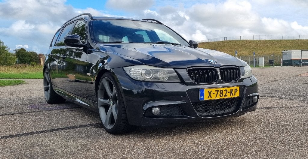 BMW 3-Serie 325 Xdrive 2009; Nieuwe APK, Automaat, Dealer onderhouden, Zwart, Leder