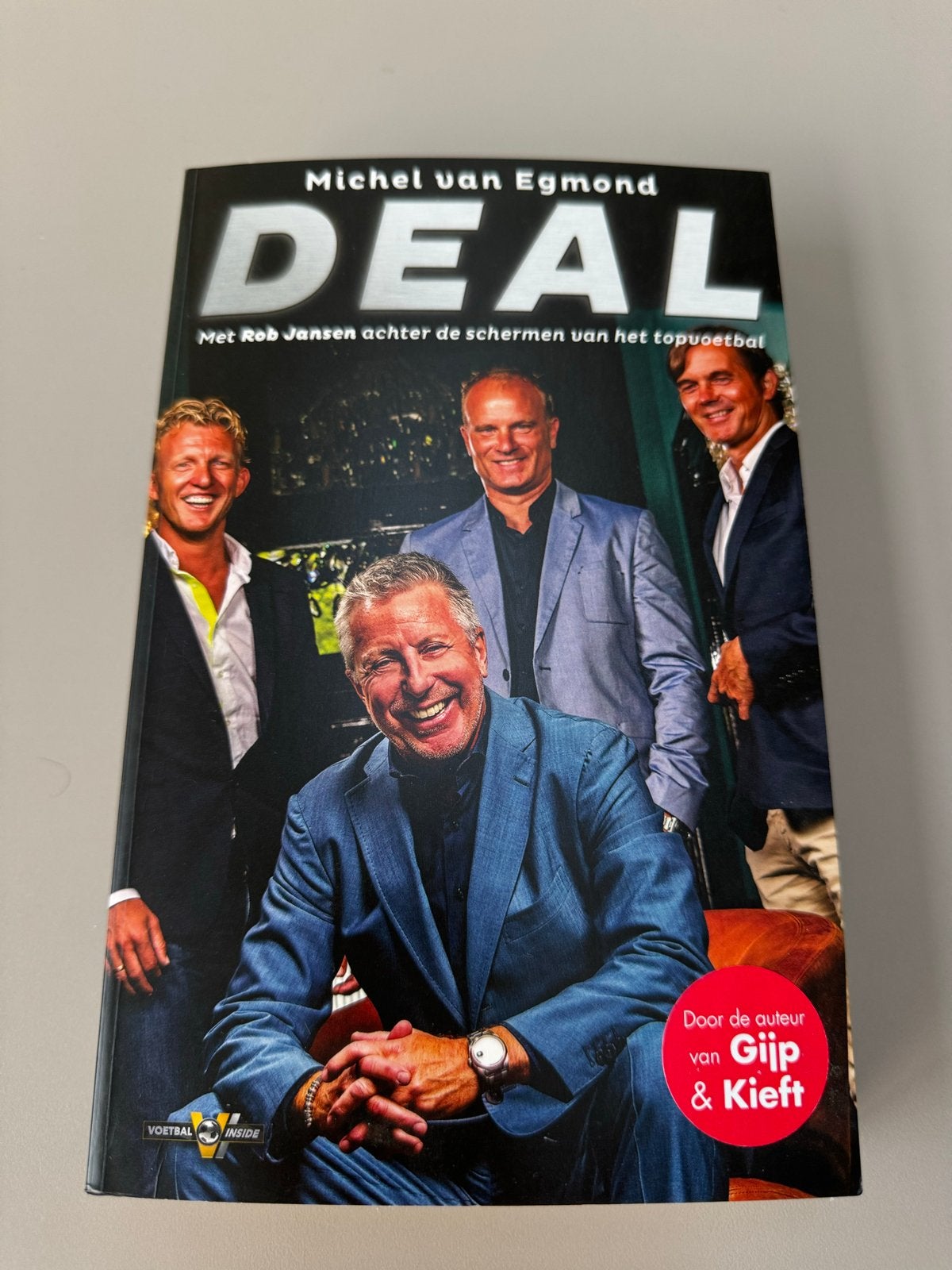 DEAL - Michel van Egmond - Achter de schermen van topvoetbal, Ophalen of Verzenden, Zo goed als nieuw, Balsport