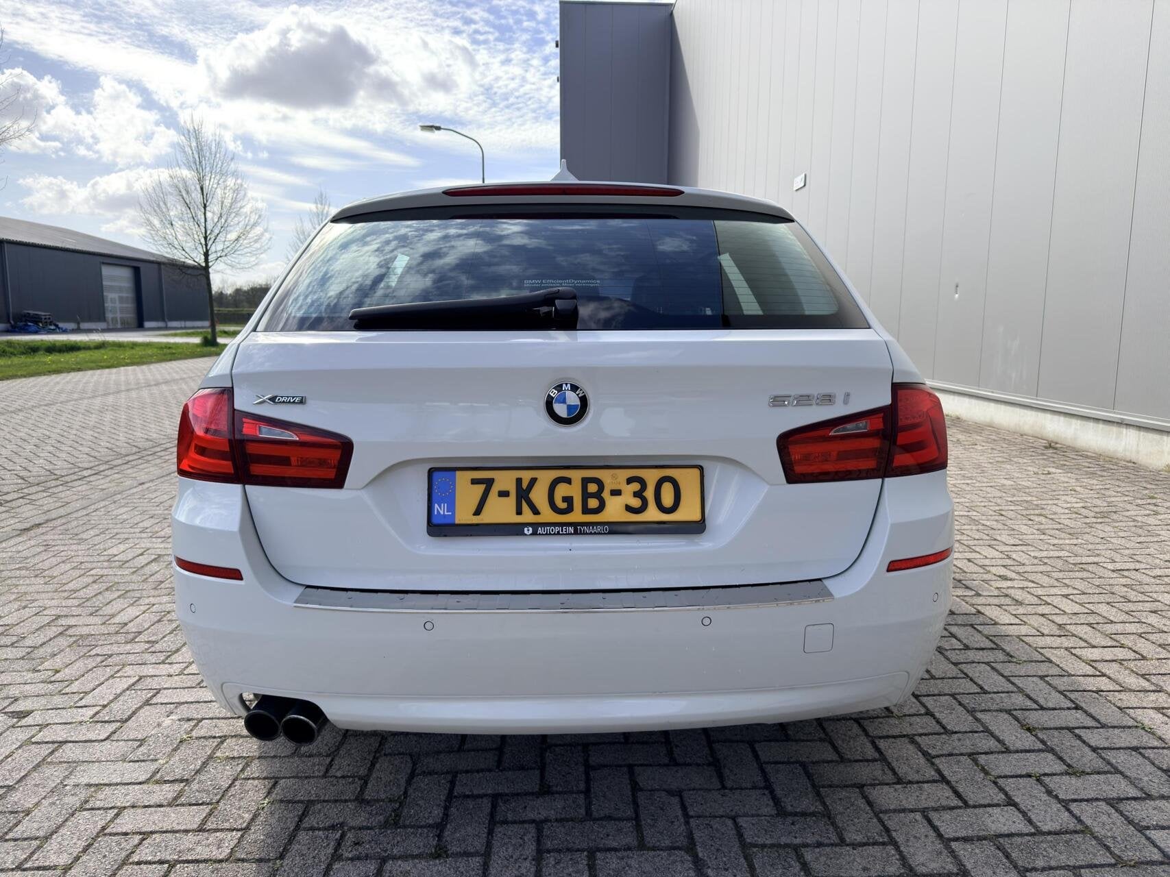 BMW 5-serie Touring 528i High Executive Dealer OH|Navi|NL Au, Automaat, Gebruikt, 4 cilinders, Wit