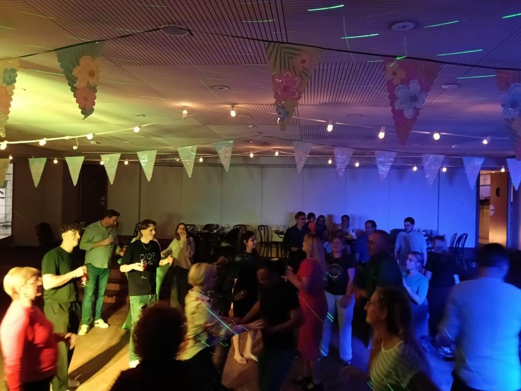 DJ ROBERT VOOR UW PARTY.S, Diensten en Vakmensen, Muzikanten, Artiesten en Dj's, Dj