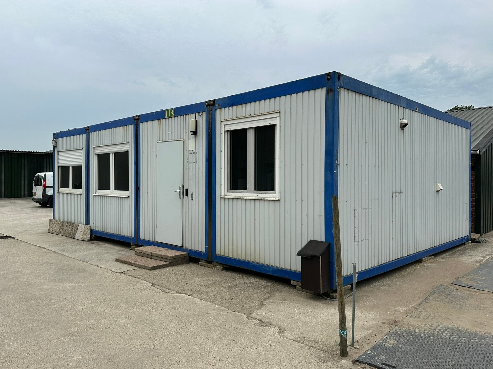 Woonunit gasloos met extr opslag container en bouwstroomkast, Ophalen