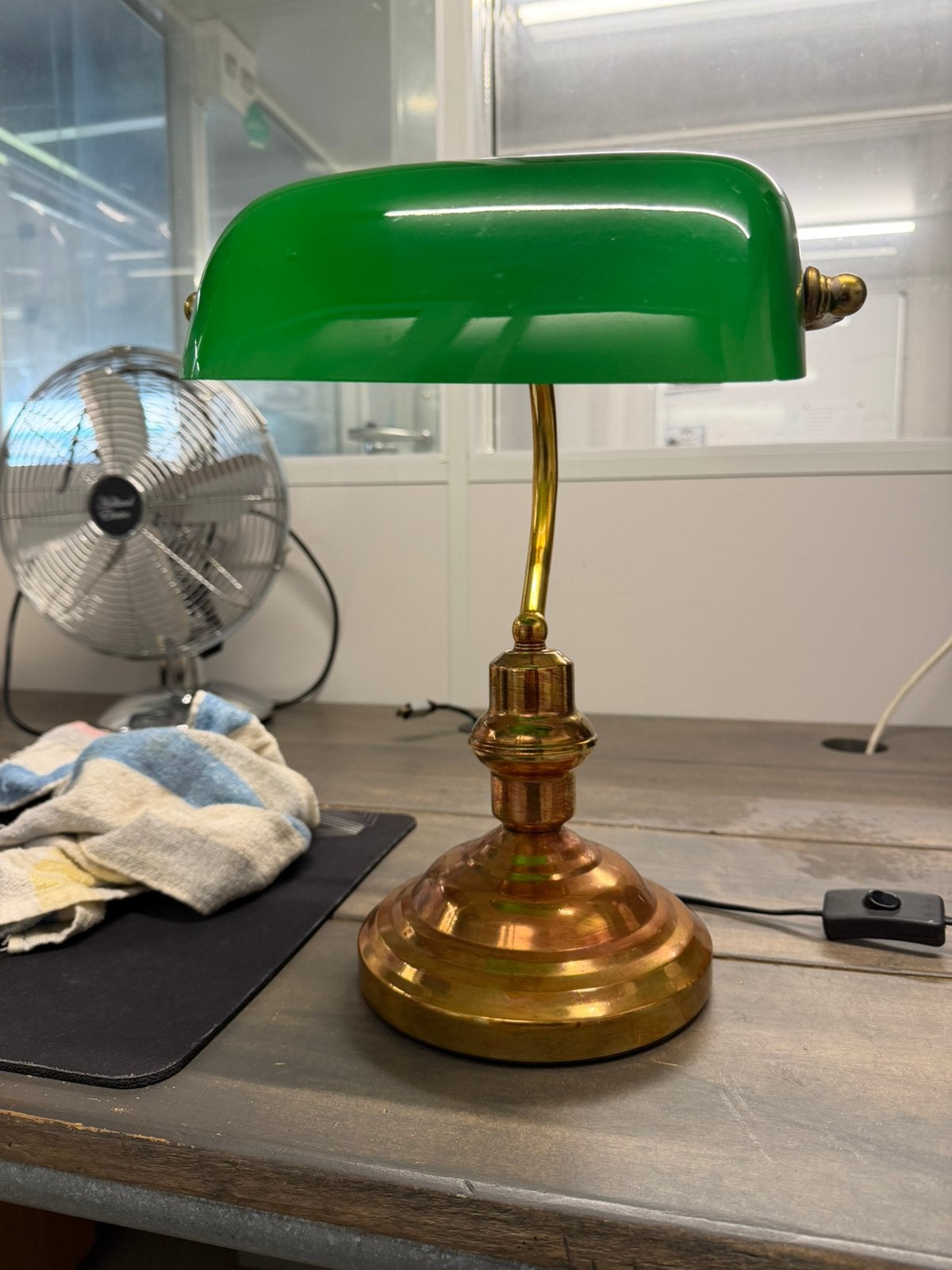 Authentieke tafel lamp. Geen imitatie., Bureaulamp, Gebruikt, Met kap, Metaal