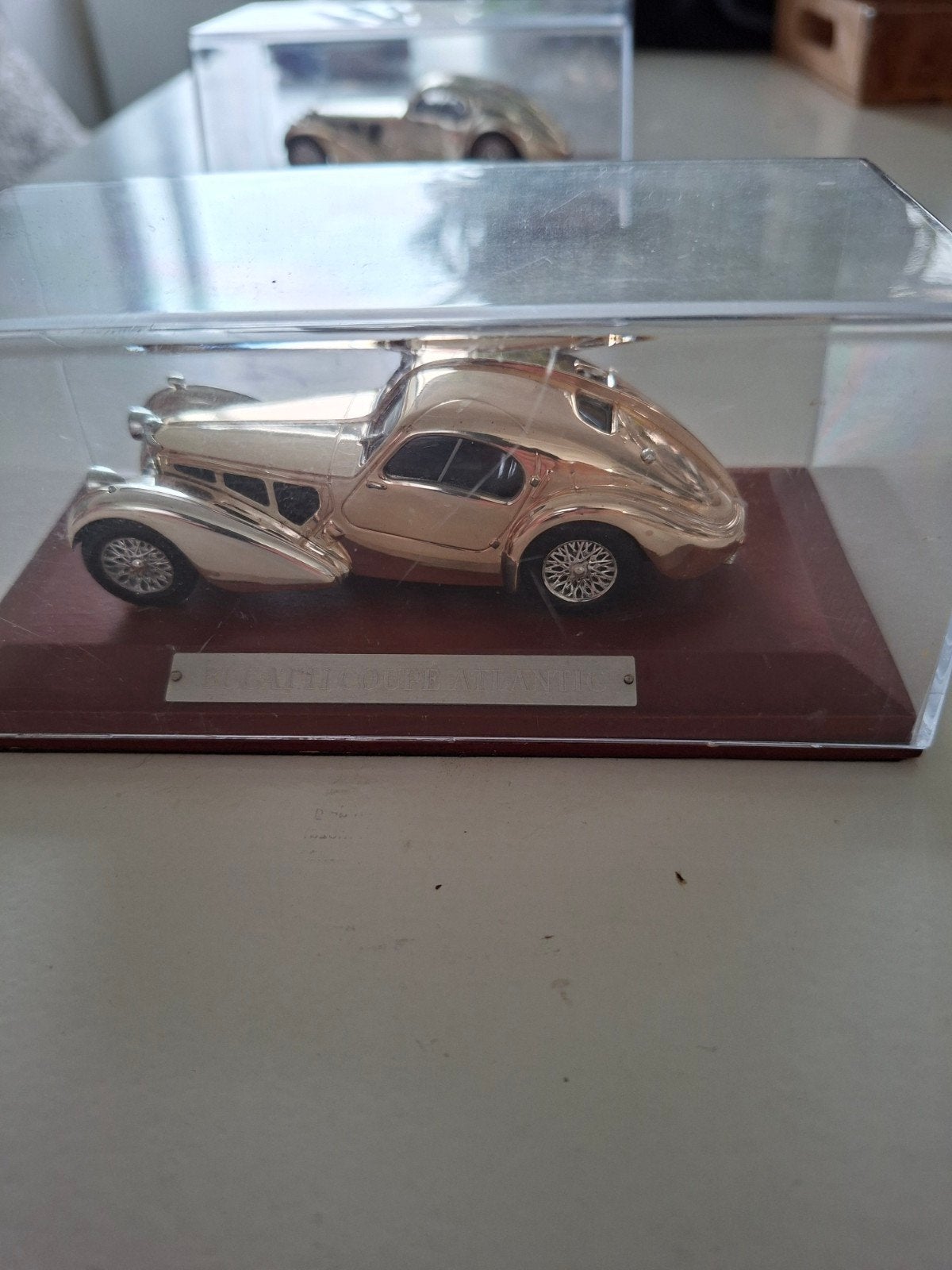 Bugatti Coupé Atlantic 1:43 rose- Editions Atlas Silver Cars, Ophalen of Verzenden