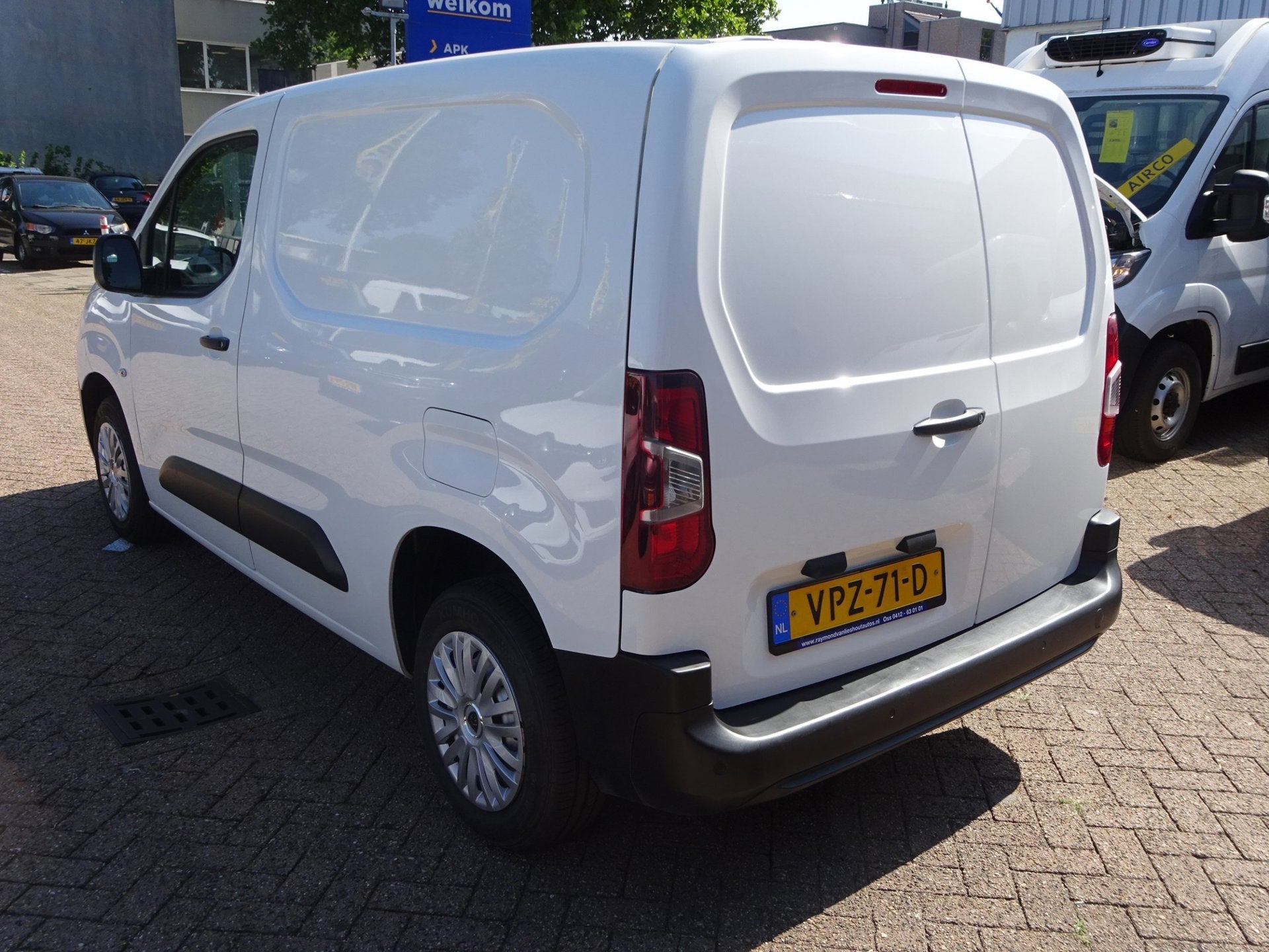 Peugeot Partner 1.2 PureTech Pro BENZINE AIRCO NAVI CRUISE C, Voorwielaandrijving, Dealer onderhouden, Gebruikt, 1199 cc