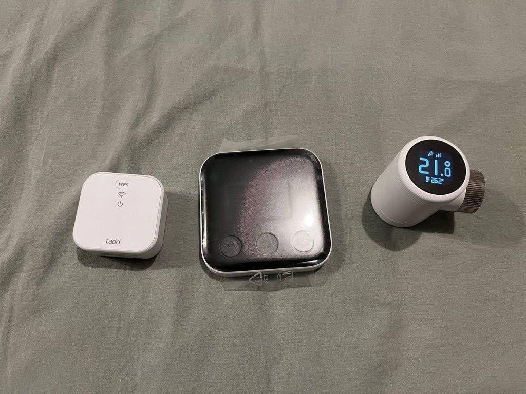 Tado Smart Thermostat X Starter Pack + 10 Radiator Knobs, Ophalen, Slimme thermostaat, Zo goed als nieuw