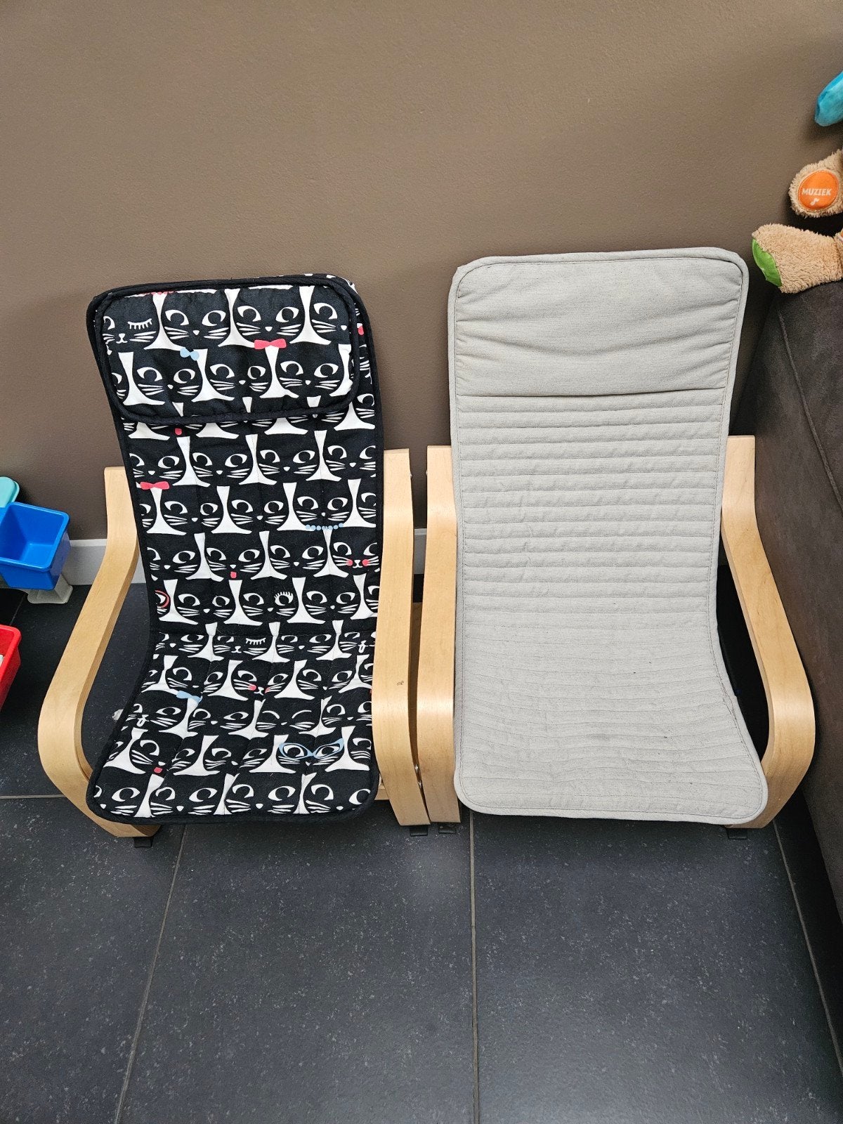 2x IKEA Poäng kinderstoel met twee hoezen, Ophalen, Hout, Gebruikt, Modern, kindvriendelijk