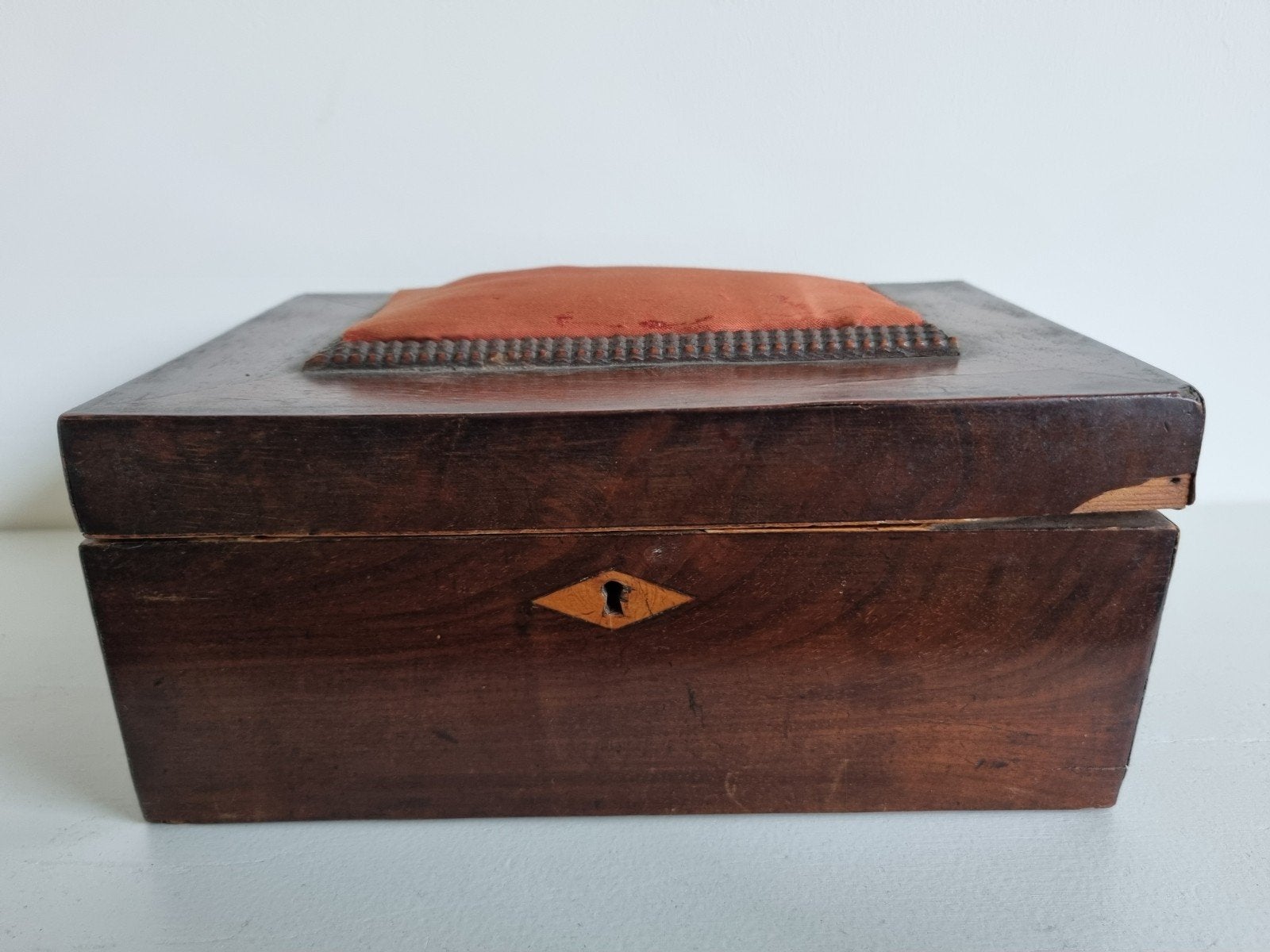 Antieke houten naaidoos met kussen en lade, Ophalen of Verzenden