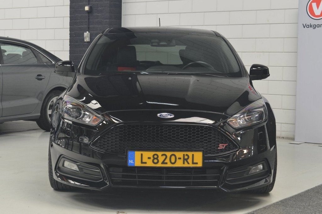 Ford Focus 2.0 ST // 250 PK // 122.000 km // CLIMA // NAVI /, Auto's, Gebruikt, Euro 6, 4 cilinders, Zwart