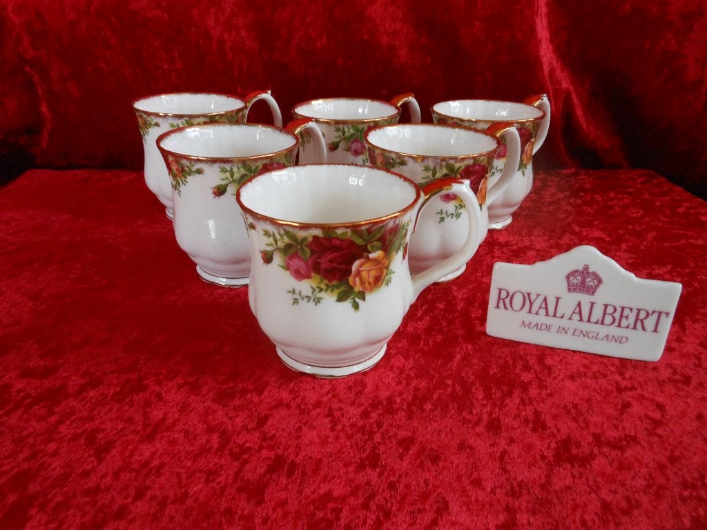 Royal Albert Old Country Roses bekers/mokken, Ophalen of Verzenden, Zo goed als nieuw, Porselein, Kop en/of schotel